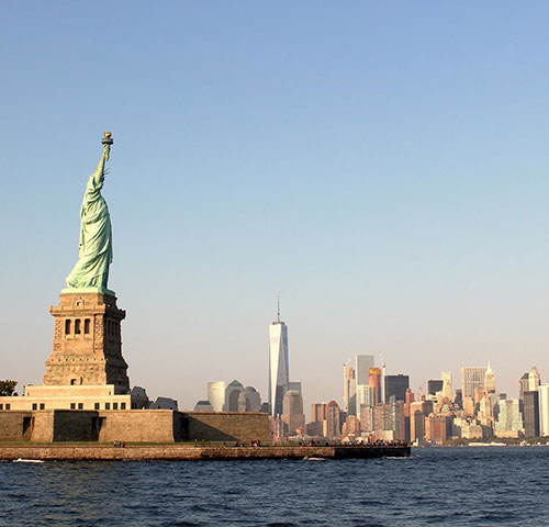 「ニューヨーク市と自由の女神像の画像」